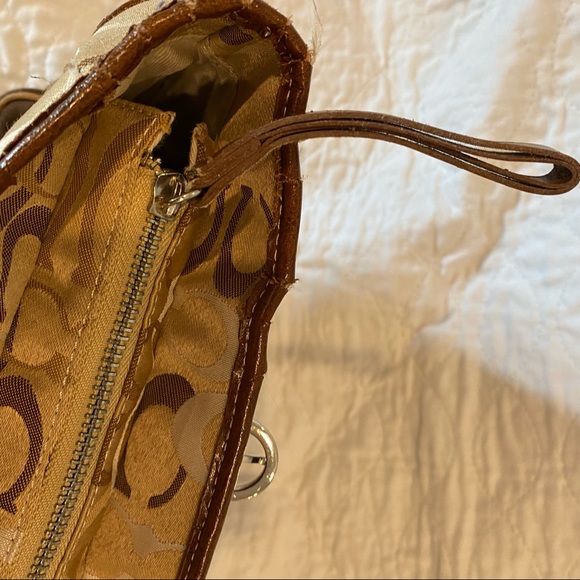 Coach logo clutch brown and tan - Picture 8 of 8